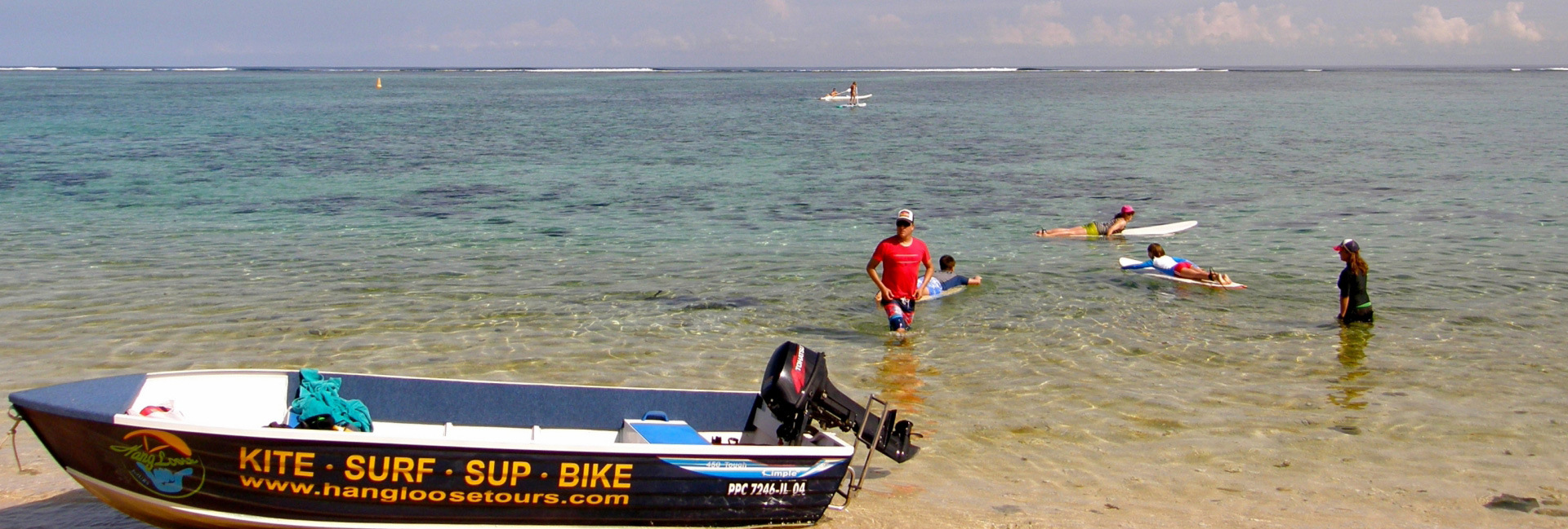 surf-boat-le-morne